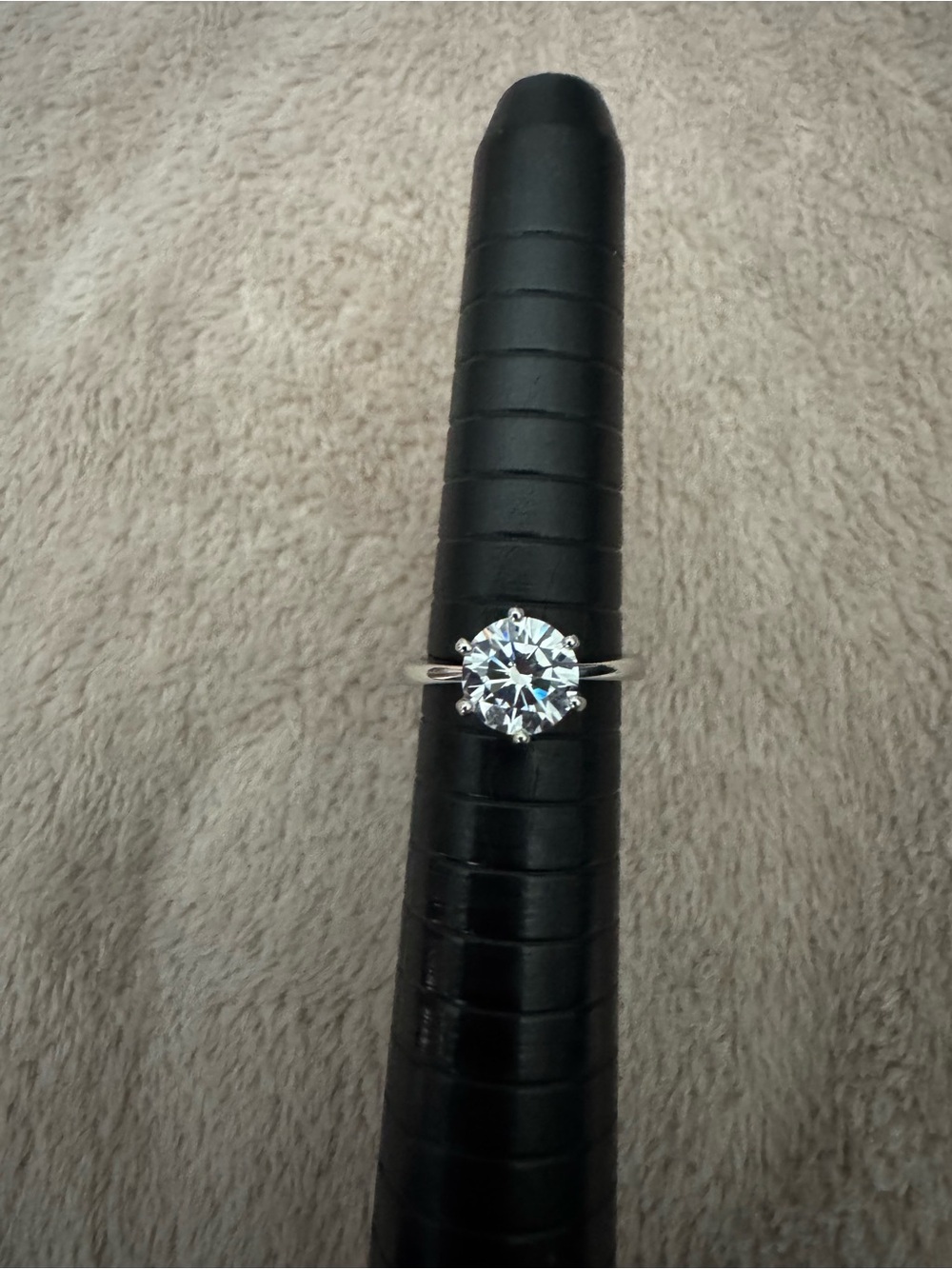 Fashion Jewelry Sparkling Clear Solitaire Ring in Silver